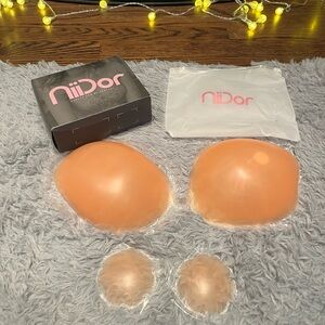 NWT NiDor Adhesive Strapless Push-Up Bra